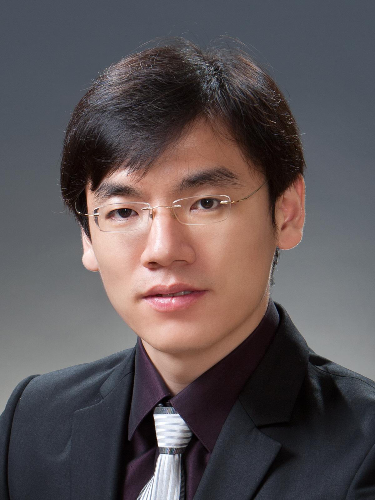 Researcher JIN, HU photo