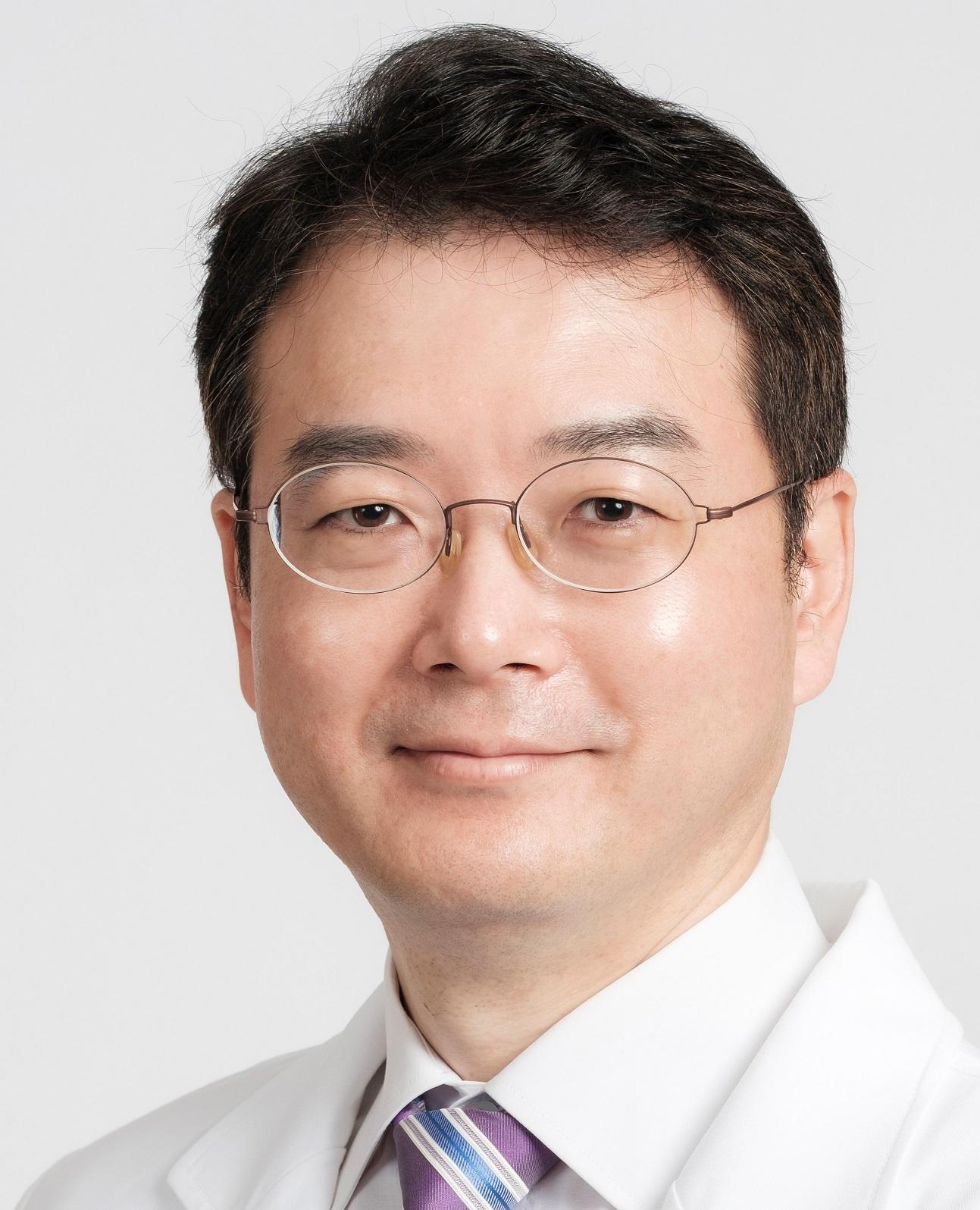 Researcher Yang, Seung photo