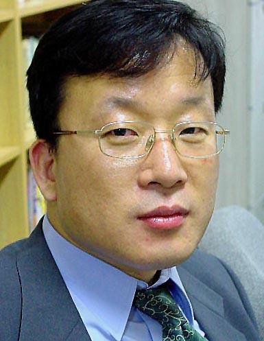Researcher Lee, Do Heum photo