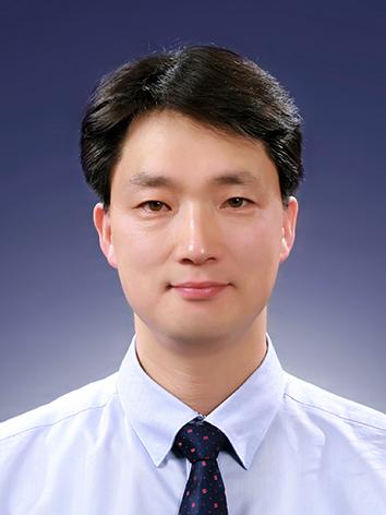 Researcher Lee, Kang Nyeong photo
